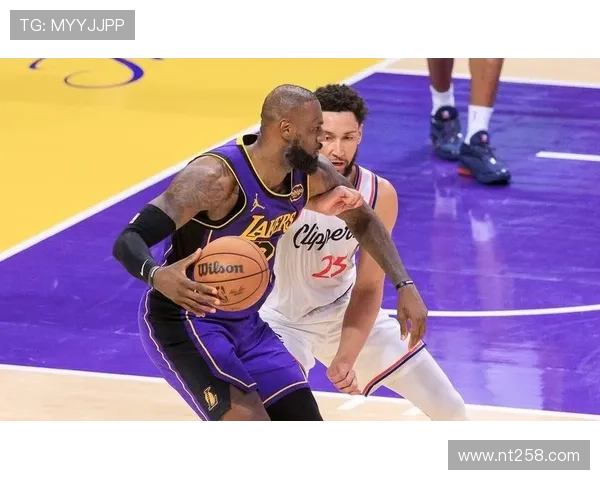 詹姆斯复出助湖人逆转胜快船 状元状元榜对比新星表现引关注